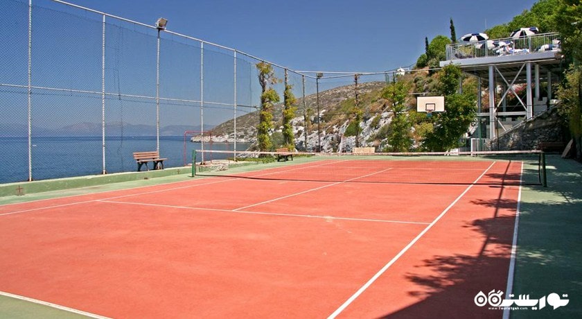 زمین تنیس اختصاصی هتل